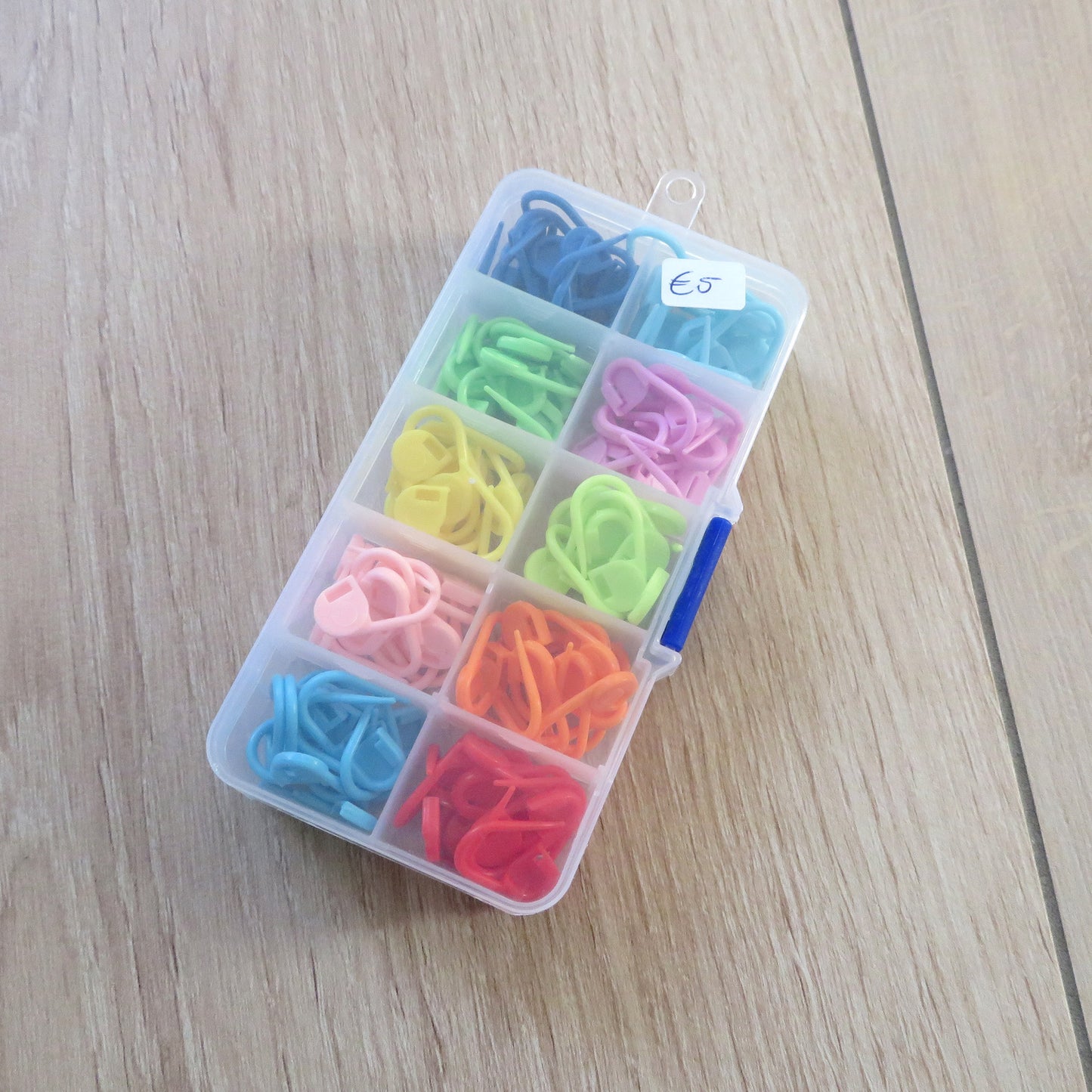 Stitch marker box