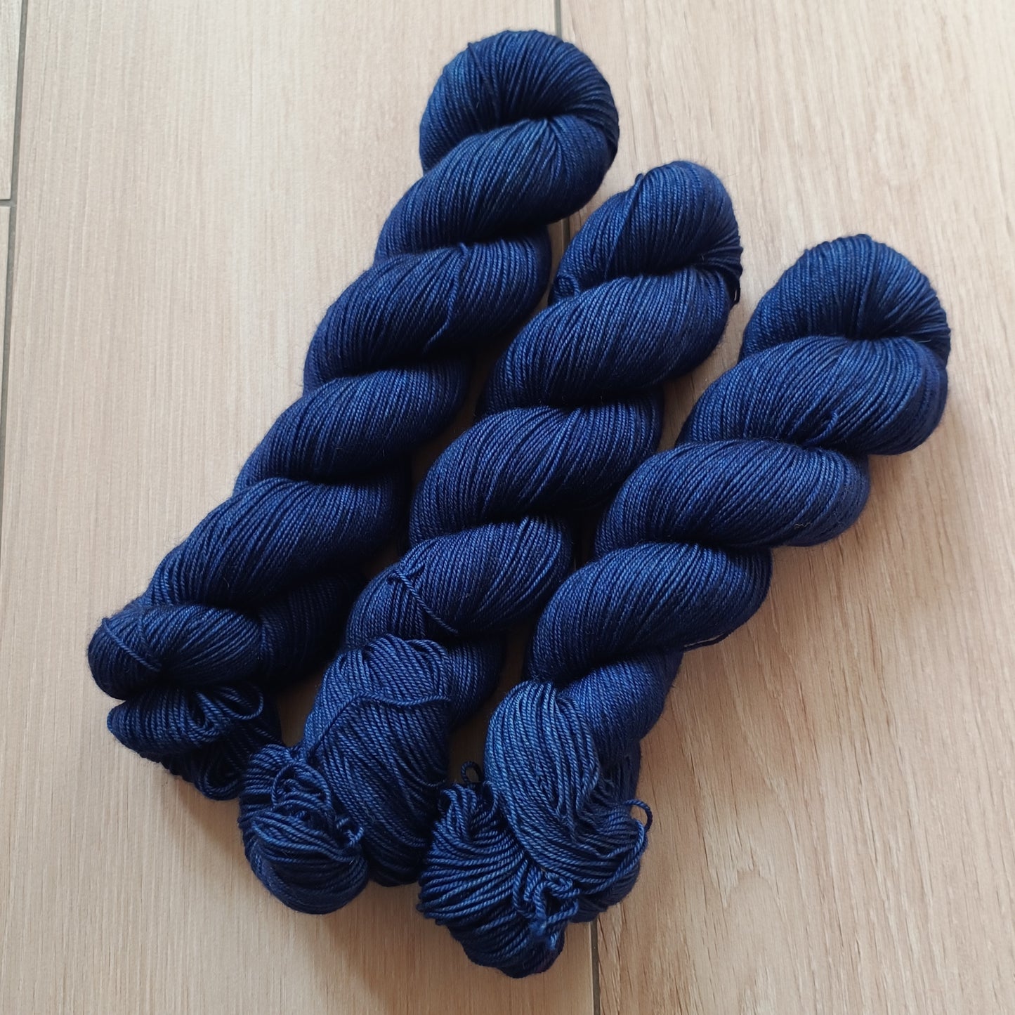 Dance with the waves – Yak Sock