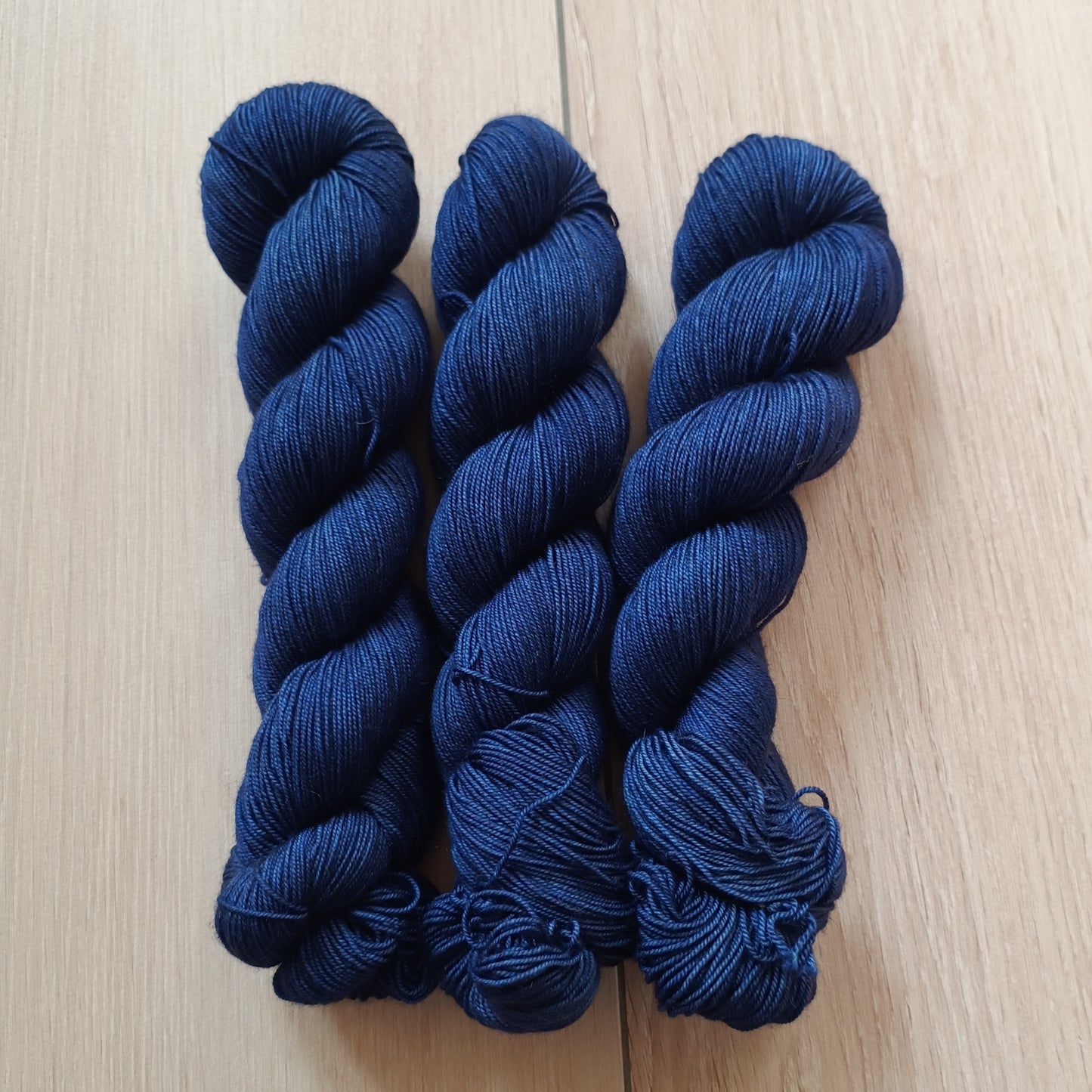 Dance with the waves – Yak Sock