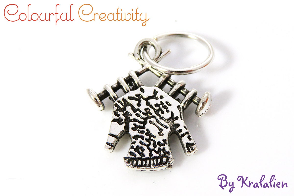 Stitch marker knitted sweater