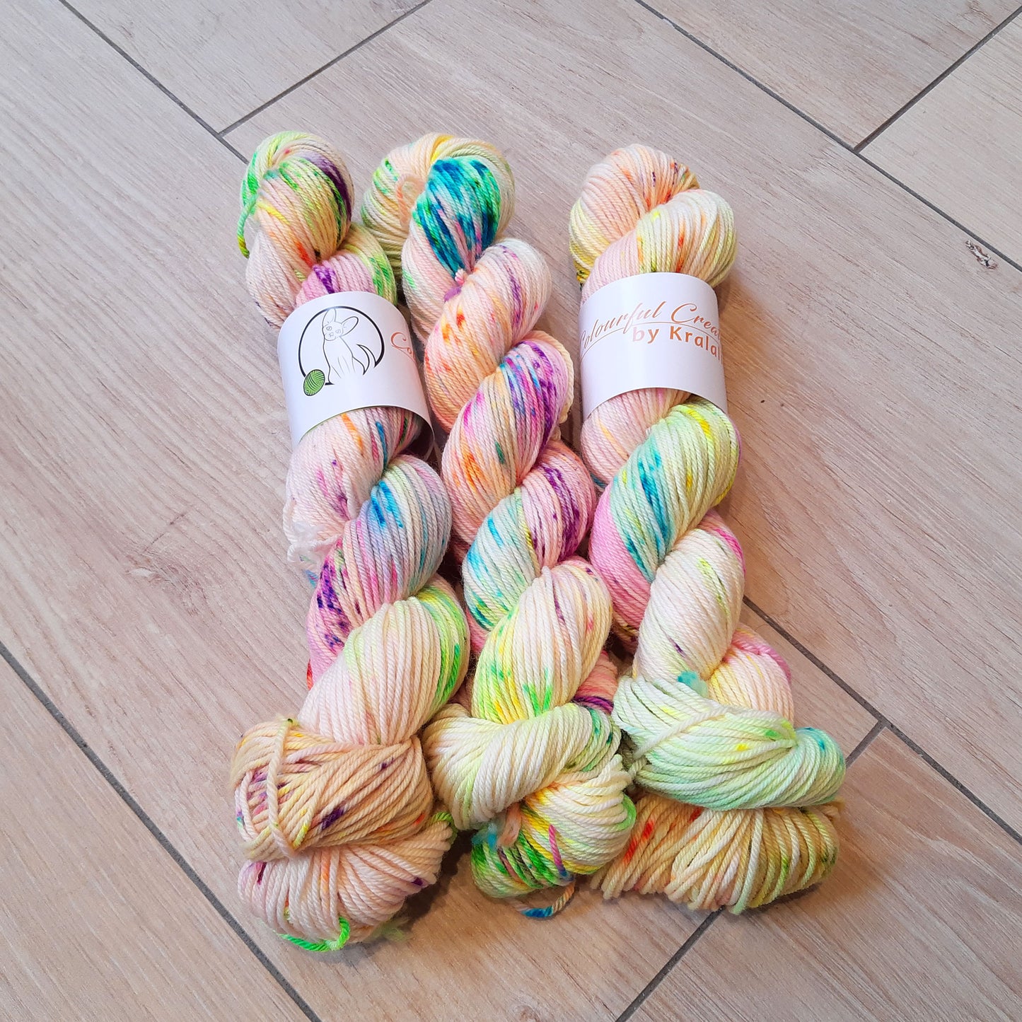 Razzle Dazzle – Colourful Smooth DK