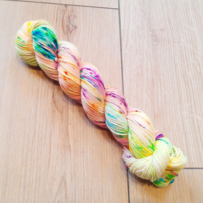 Razzle Dazzle – Colourful Smooth DK
