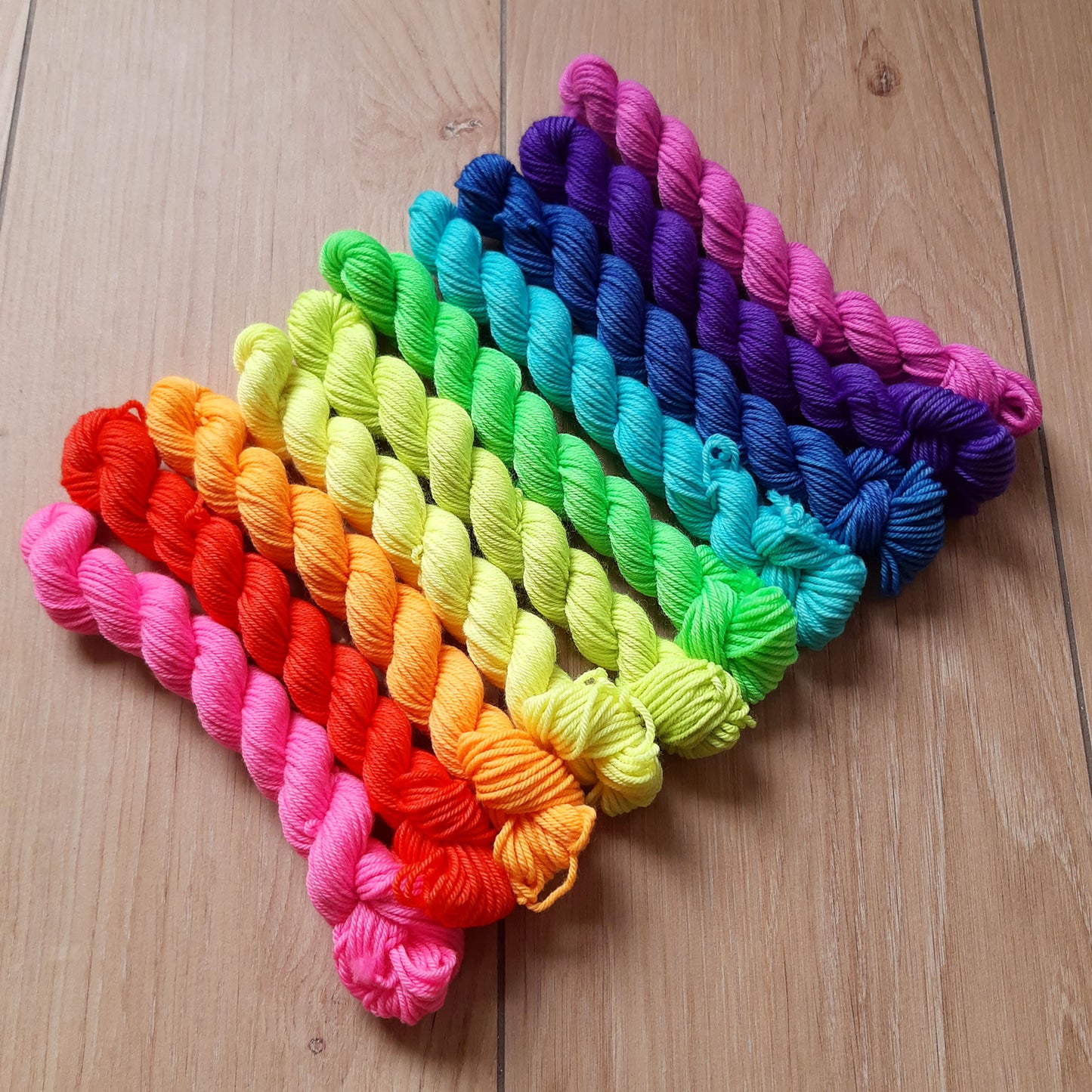 Super Neon - Smooth DK Kitten Set